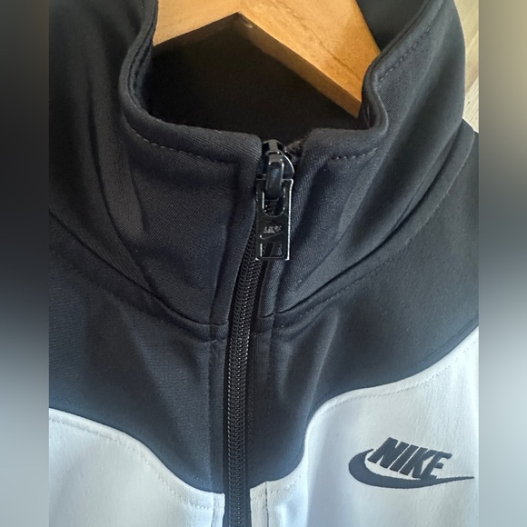 Nike Sportswear Heritage Track Jacket - Picture 4 of 9